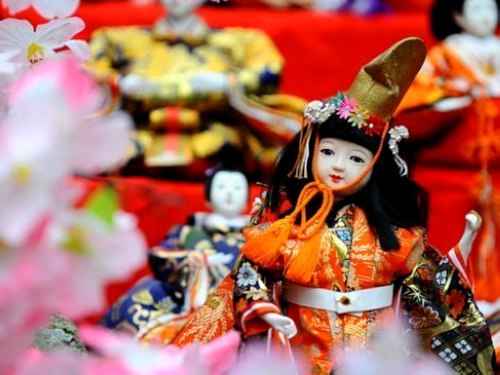 日本女儿节艳丽人偶为女孩祈福
