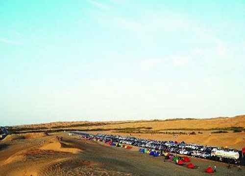 穿越塔克拉玛干