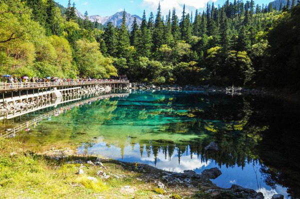 成都.九寨.牟尼沟.峨眉.乐山+海口.兴隆.三亚四星+桂林.北海四飞15日