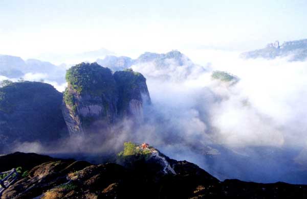 厦门.鼓浪屿.武夷山+长沙.张家界.凤凰九景纯玩双飞10日